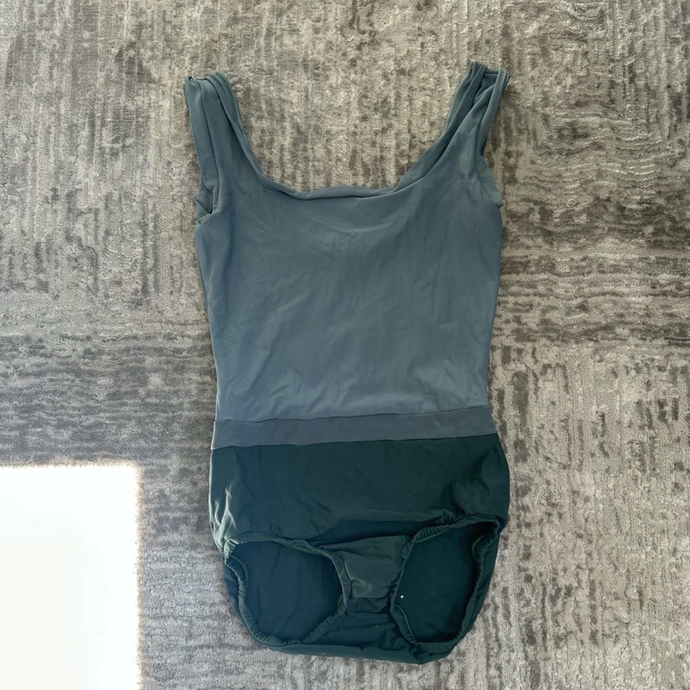 Medium Label leoatrd